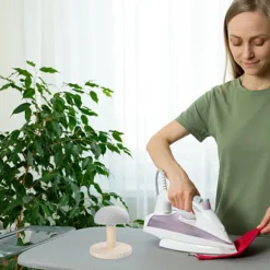 Liten trästrykbräda för hatt, pall och form - perfekt för bh-strykning